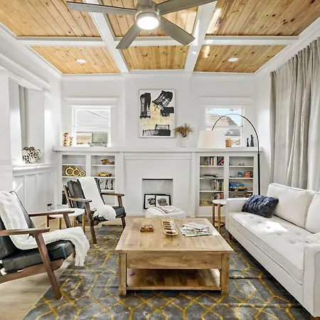 Urban Elegance Retreat Villa